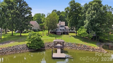 Extraordinary 3-bedroom waterfront home offering breathtaking - photo 44