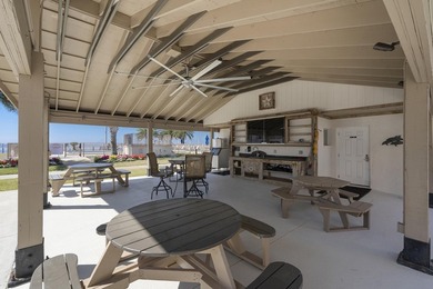 Discover Florida living in this tastefully remodeled 3-bedroom - photo 21