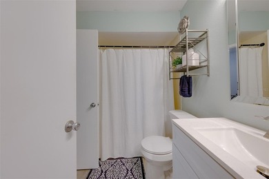 Move-In Ready Townhome in South Tampa | 2 Bedrooms | 2.5 - photo 22