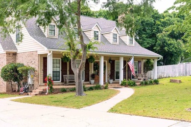 Welcome to this exquisitely updated 4-bedroom, 3.5-bathroom - photo 2