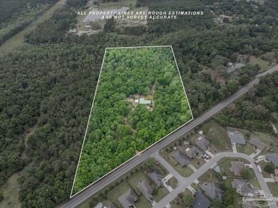 12 Acre Estate! Hidden behind beautiful mature oak trees and - photo 1