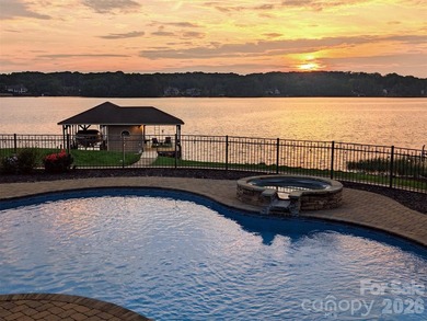 Spectacular sunsets and refined architectural details define - photo 2