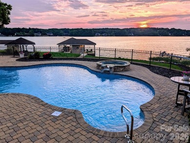 Spectacular sunsets and refined architectural details define - photo 8