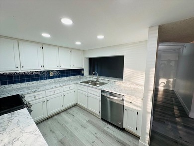Perfect investment opportunity! PRICE FOR SALE !!! Spacious and - photo 2