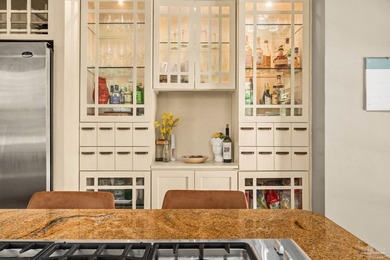 Exquisitely restored 1930s Craftsman offering the rare - photo 8