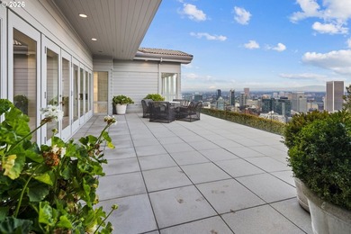 Occupying an elevated position with sweeping, cinematic vistas - photo 9
