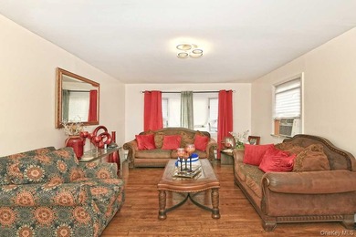 Welcome to 32 Coolidge located in desirable Bellmore. This 4/5 - photo 4