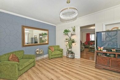 Welcome to 32 Coolidge located in desirable Bellmore. This 4/5 - photo 9
