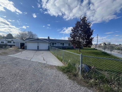 Charming one-level home featuring 4 bedrooms and 2 bathrooms on - photo 4