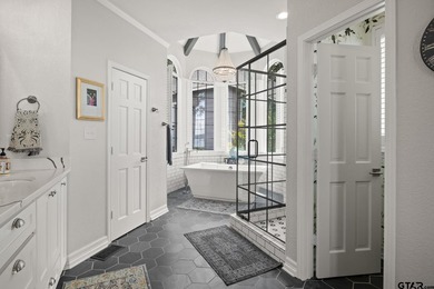 Majestic waterfront property in the coveted El Dorado - photo 14