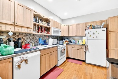 Well maintained detached three level home in the Van Nest - photo 14