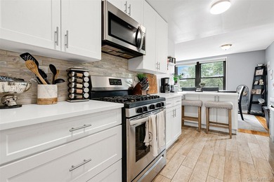 Welcome to this sprawling 3-bedroom, 2-bathroom corner unit in - photo 14