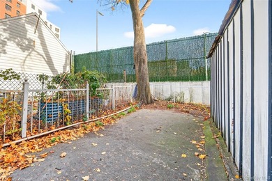 Well maintained detached three level home in the Van Nest - photo 36