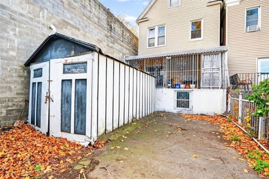 Well maintained detached three level home in the Van Nest - photo 37