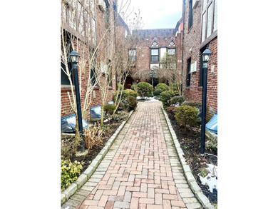 Charming Renovated Tudor Duplex | Prime North Flushing Ideally - photo 2