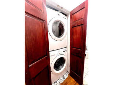 Charming Renovated Tudor Duplex | Prime North Flushing Ideally - photo 4