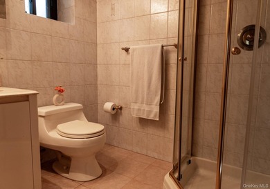 Set in the heart of Whitestone, this beautiful and recently - photo 19