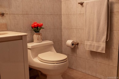 Set in the heart of Whitestone, this beautiful and recently - photo 21