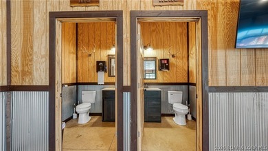 Own an established piece of the lake with no restaurant - photo 29