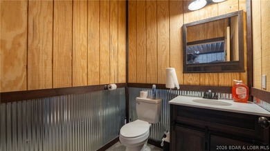 Own an established piece of the lake with no restaurant - photo 40
