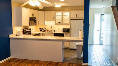 Welcome to easy, low-maintenance living, and lots of usable - photo 5