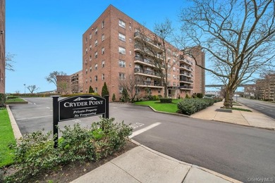 Welcome to 162-41 Powell's Cove Boulevard, Apt 2J. A beautifully - photo 2