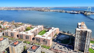 Welcome to 162-41 Powell's Cove Boulevard, Apt 2J. A beautifully - photo 3