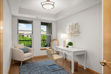 Move right into this beautifully updated top-floor North Loop - photo 12