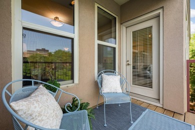 Move right into this beautifully updated top-floor North Loop - photo 25