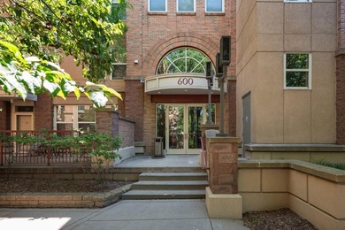 Move right into this beautifully updated top-floor North Loop - photo 27