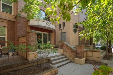 Move right into this beautifully updated top-floor North Loop - photo 28