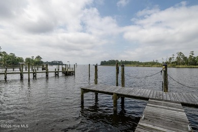 Set along the tranquil waters of Northwest Creek with sailboat - photo 7