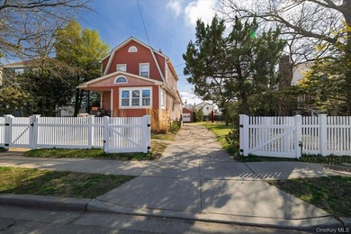 Classic Dutch Colonial offering space, flexibility, and endless - photo 2