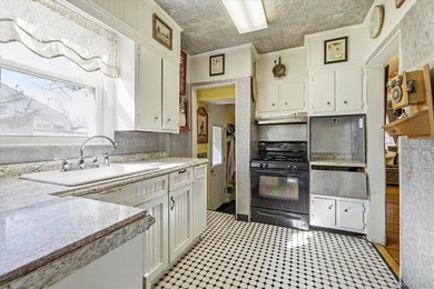 Classic Dutch Colonial offering space, flexibility, and endless - photo 9