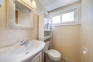 Beautifully maintained and thoughtfully updated, this 3 bedroom - photo 18