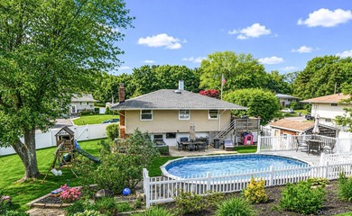 Beautifully maintained and thoughtfully updated, this 3 bedroom - photo 23
