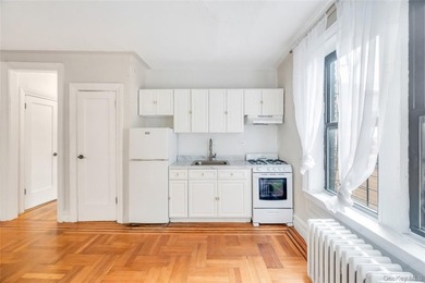 Welcome to this exceptional multi-family residential building - photo 28