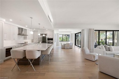 UNIQUE CORNER RESIDENCE IN QUATTRO AT NAPLES SQUARE WITH - photo 4