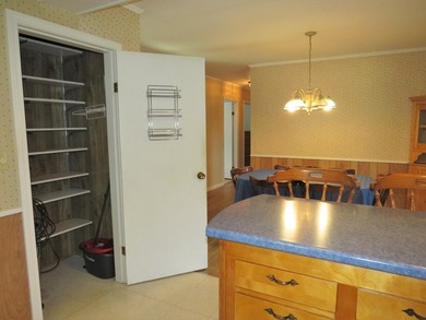Welcome home to this well-maintained 3-bedroom, 1-bath property - photo 14