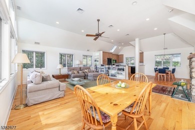 Contemporary Elegance with Stunning Lake Views. Welcome to this - photo 17