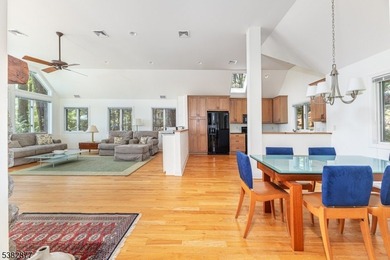Contemporary Elegance with Stunning Lake Views. Welcome to this - photo 20