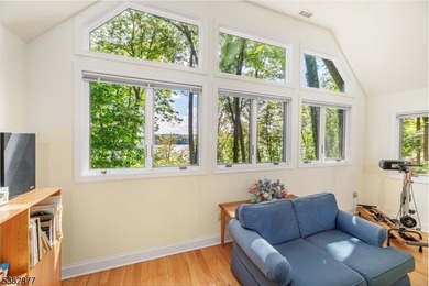 Contemporary Elegance with Stunning Lake Views. Welcome to this - photo 23