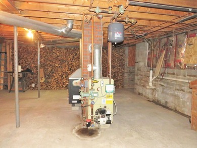 Welcome home to this well-maintained 3-bedroom, 1-bath property - photo 23