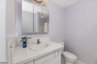 Contemporary Elegance with Stunning Lake Views. Welcome to this - photo 25