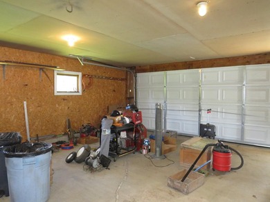 Welcome home to this well-maintained 3-bedroom, 1-bath property - photo 25