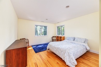 Contemporary Elegance with Stunning Lake Views. Welcome to this - photo 26