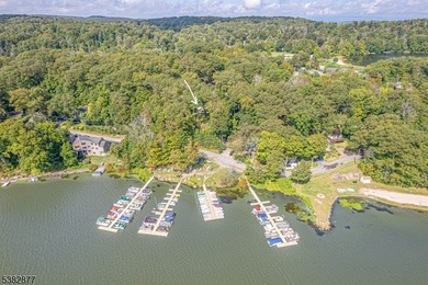 Contemporary Elegance with Stunning Lake Views. Welcome to this - photo 34