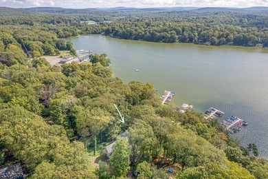 Contemporary Elegance with Stunning Lake Views. Welcome to this - photo 36