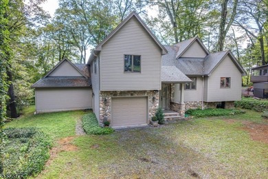 Contemporary Elegance with Stunning Lake Views. Welcome to this - photo 42