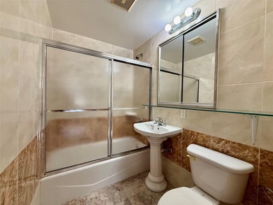 A well maintained 2 bedrooms, 2 bathrooms condo in Flushing